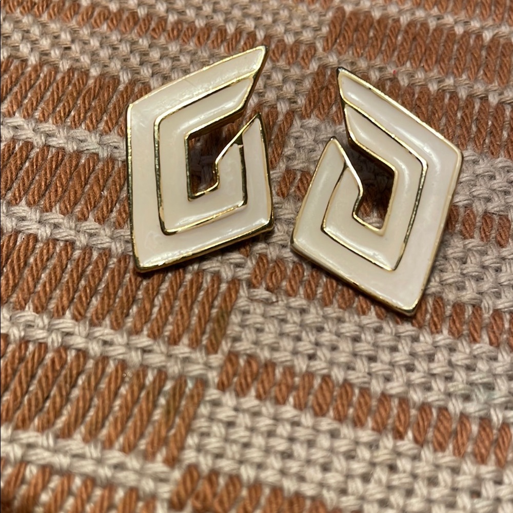 Vintage Gold‎ Tone Cream Geometric Stud Earrings Quiet Luxury Indie Retro Funky